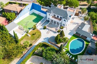 Rent House in Torre en Conill-Cumbres de San Antonio. Espectacular chalet de lujo en torre en conill
