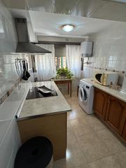 Miete Etagenwohnung in Calle loja 7. Piso totalmente amueblado listo para entrar a vivir !!!