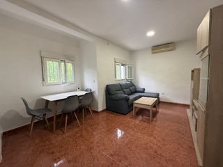 Miete Etagenwohnung in Calle lepe 21. Piso amueblado