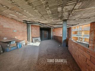 Local Comercial a Vall d´Uixó (la). Local comercial  completamente diafano y a dos niveles 140m