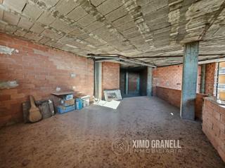 Local commercial à Vall d´Uixó (la). Local comercial  completamente diafano y a dos niveles 140m