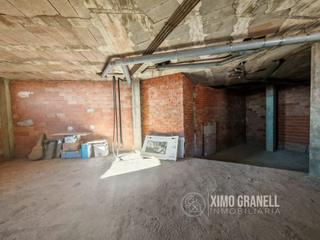 Local Comercial a Vall d´Uixó (la). Local comercial  completamente diafano y a dos niveles 140m