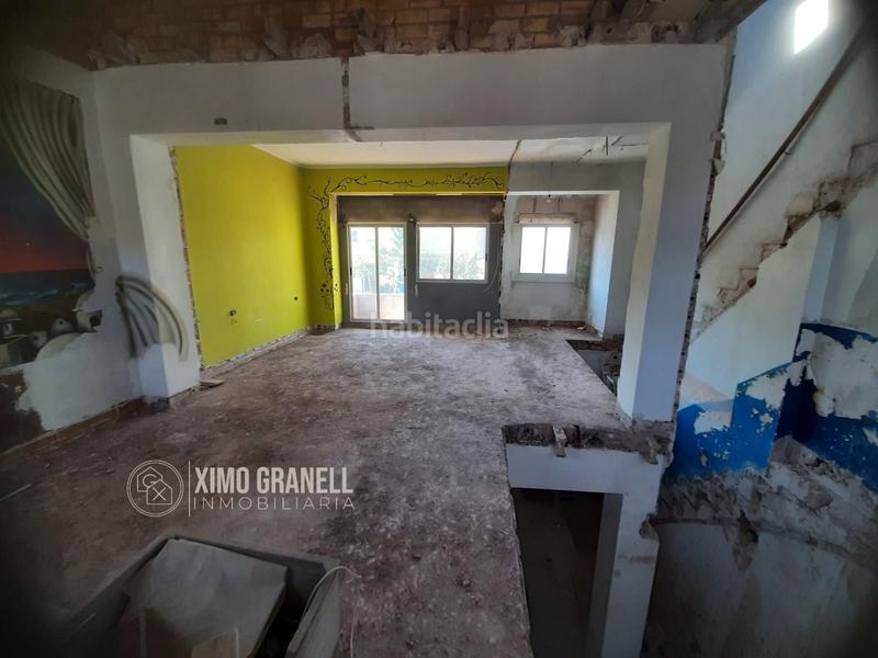 Foto 52ffb37f-20db-4027-9501-ed6f75f180e1. Casa adosado de cuatro plantas sin terminar en zona del angel en Vall d´Uixó (la)