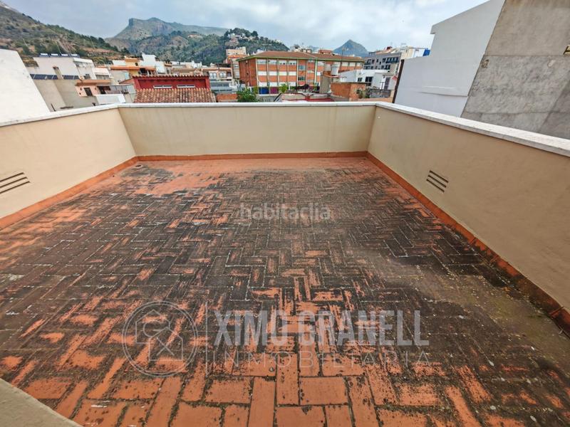 Foto 9b00fb2a-3591-4c8a-ae73-886f6e9f14ae. Casa  de tres plantas en la zona del angel con jardín, garaje y dos terrazas. en Vall d´Uixó (la)