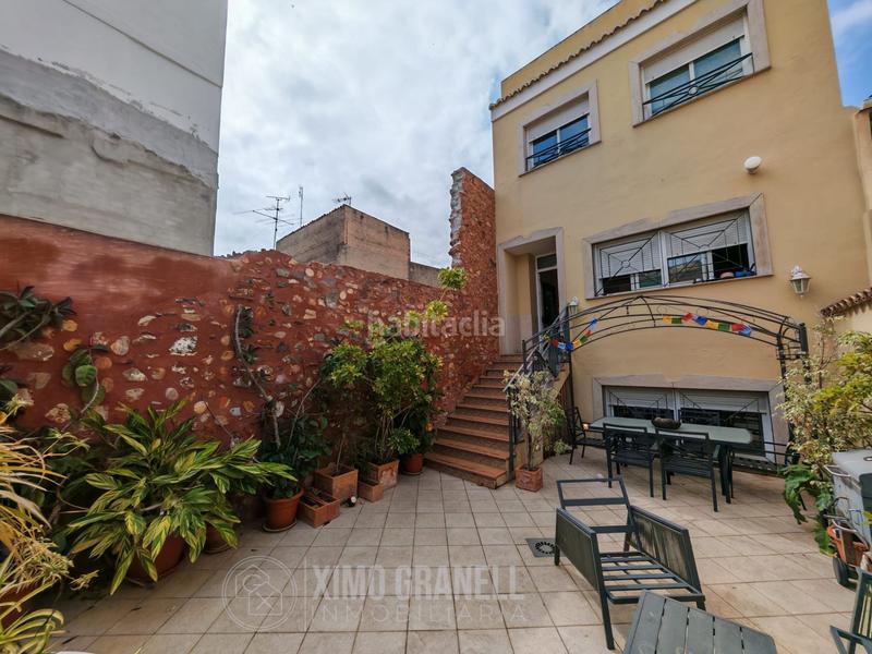 Foto cd0db845-b840-4377-9dc4-83871aba8cd9. Casa  de tres plantas en la zona del angel con jardín, garaje y dos terrazas. en Vall d´Uixó (la)