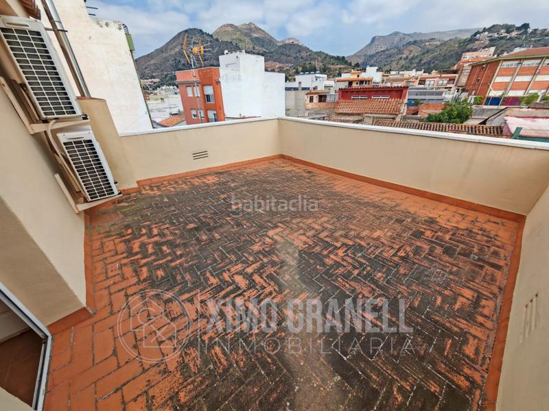 Foto d5be0438-2313-4d25-9b59-eb8ae00a9811. Casa  de tres plantas en la zona del angel con jardín, garaje y dos terrazas. en Vall d´Uixó (la)