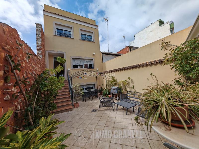 Foto dc27f1aa-b3ea-431d-8b2e-b65fa8d9c7f7. Casa  de tres plantas en la zona del angel con jardín, garaje y dos terrazas. en Vall d´Uixó (la)