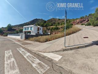 Terreny residencial en Vall dUix (la). Solar urbano esquinero de 350m en zona san jos de la vall duix