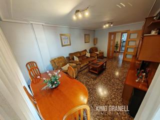 Etagenwohnung in Vall d´Uixó (la). Piso de cuatro habitaciones y dos baños con garaje en zona cente