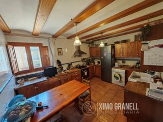 Casa in Eslida. Casa en eslida con garaje, gran patio y pequeña tienda destinada