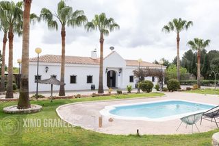 Landgut in Vall d´Uixó (la). Finca rústica con plaza de toros y zona de celebraciones en la v