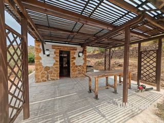 Casa a Chóvar. Parcela rústica de 5.665 m con caseta en chovar