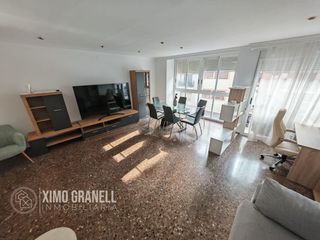 Flat in Vall d´Uixó (la). Estupendo piso de tres habitaciones y dos baños en el polígono i