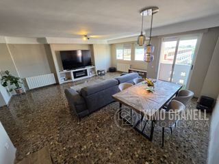 Duplex à Camino de Onda-Salesianos. Dúplex de 3 habitaciones con terraza y garaje incluido en burria