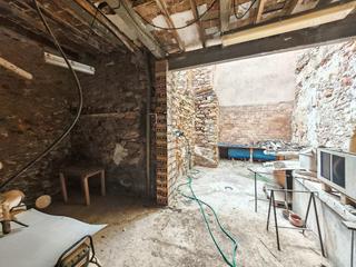 Casa a Vall d´Uixó (la). Casa con patio para reforma integral con alta en suministros