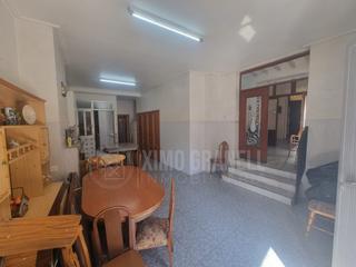 Casa en Vall dUix (la). Magnfica casa esquinera en el roser con garaje y dos terrazas