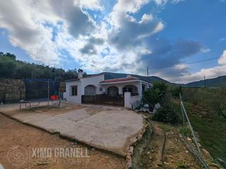 Masia a Alfondeguilla. Finca rustica con casa totalmente esterior y practica alfondegui
