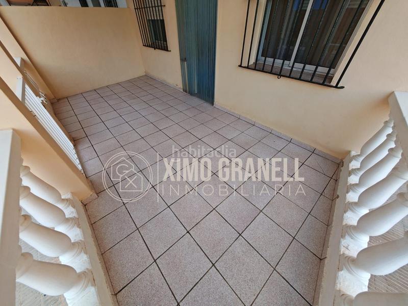 Foto 4eb3651d-48ef-471c-9470-95973a6f99e5. Casa planta baja esquinera con terraza en centro de playa en Moncofa