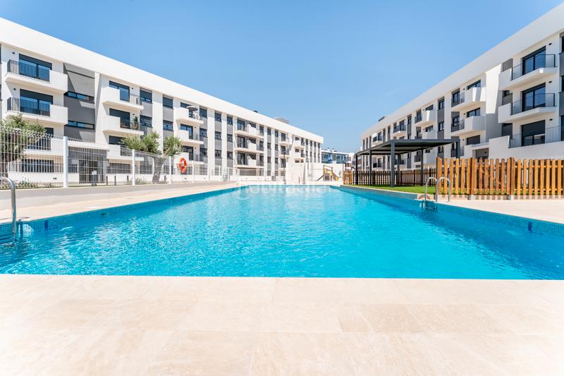 Foto 34ff82ec-18d8-4831-a13f-31fe0dd1d0d2. Alquiler piso en carrer de gran canaria 24 en Playa Muchavista Campello (el)