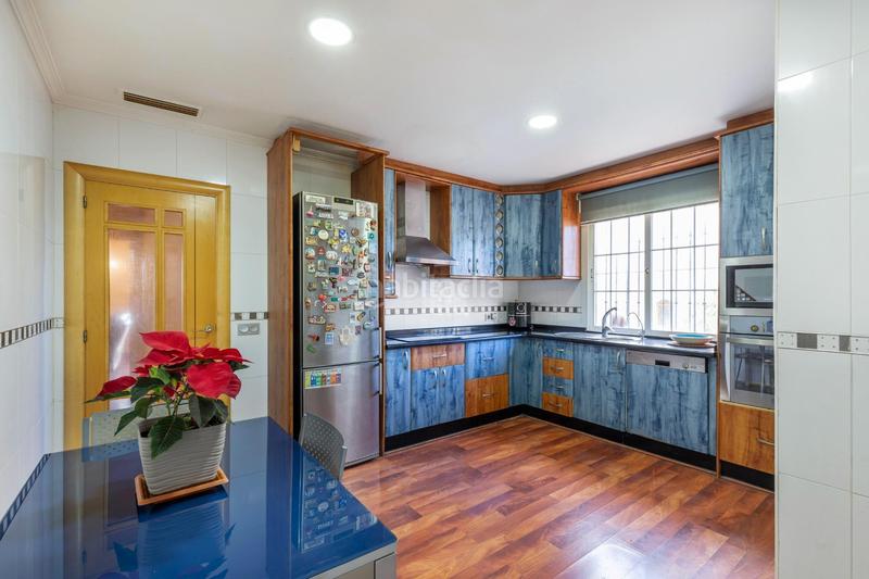 Foto 599d4f6f-5b4a-4e94-b7e7-5f98a45611f2. Casa aparellada amb calefacció aparcament piscina a Torrevieja