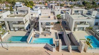 Chalet in Villamartín-Las Filipinas. Villa de lujo con todo el confort y calidades en villamartin