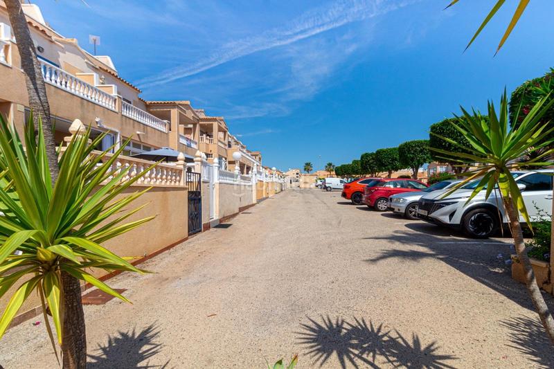 Foto 92d37075-1d34-4a4e-bc12-58a0853f1db2. Maison jumelée avec parking piscine dans Los Balcones y los Altos Orihuela