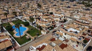 Casa adossada a La Regia. Chalet adosado en esquina en la zenia
