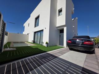Chalet à Benijófar. Villa independiente en benijofar del 2024
