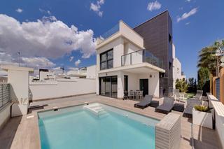 Chalet in San Miguel de Salinas. Luxury modern villa in san miguel de salinas