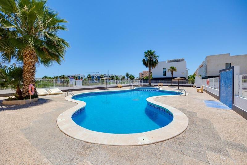 Foto 25aea7d5-22c5-4be7-818e-0111286d0546. Casa  adosada en venta en El Raso Guardamar del Segura