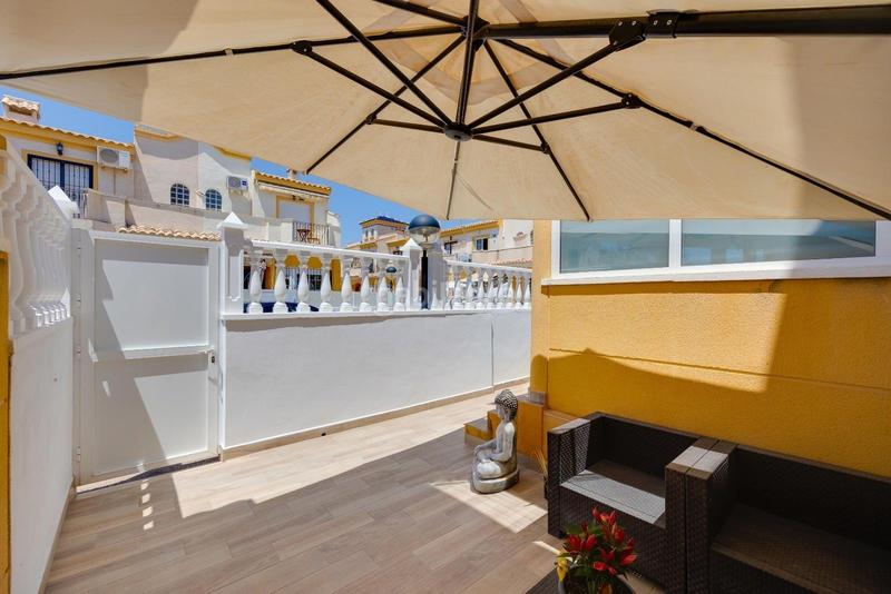 Foto f8762b5c-7527-4ddd-b0bd-ea56f9c3b188. Casa  adosada en venta en El Raso Guardamar del Segura
