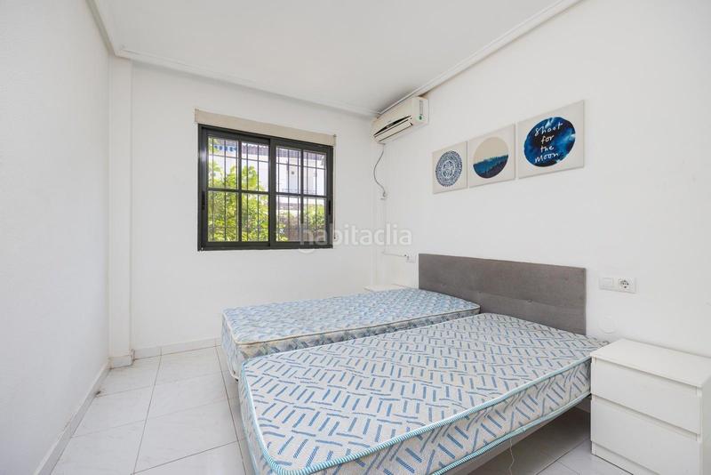 Foto b19e5981-fc1f-40bb-81e0-e6eec9a7b3fa. Planta baja apartamento en planta baja en venta en Punta Prima en Torrevieja