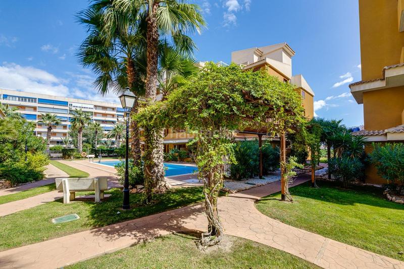 Foto 30a5a31c-2757-4fc1-8132-9123ee1aff47. Ático impresionante ático en la entrada, Punta Prima en Torrevieja