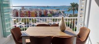 Apartamento en Puerto Deportivo. Fantástica apartamento cerca de la playa torrevieja