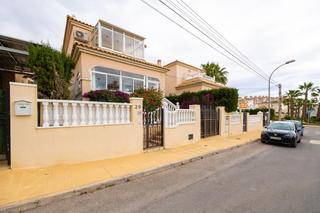 Casa aparellada a San Miguel de Salinas. Encantadora villa independiente en la codiciada zona de villacos
