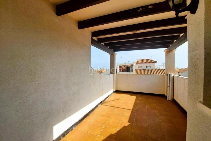 Foto d8a625c5-2316-44f4-a100-639c8869d547. Ático bungalow elevado en la deseable área de Playa Flamenca en Orihuela