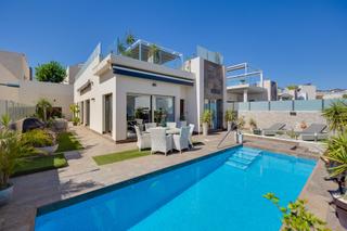 Chalet à Los Almendros. Villa de una sola planta impresionante en villamartin hills
