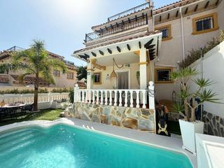 Zweistöckige Wohnung in Villamartín-Las Filipinas. Impresionante villa en ubicación prime de villamartin