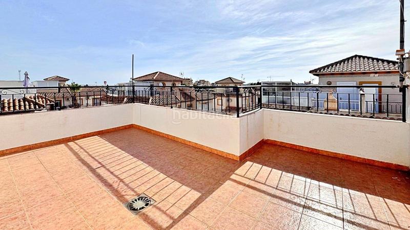 Foto 2235a95b-1328-479d-b105-bf21f656ff6d. Dúplex encantadora casa adosada de dos dormitorios con piscina comunitaria cerca del mar en Orihuela