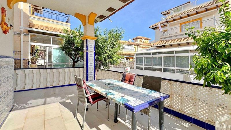 Foto 3f2cba5b-e892-4976-a423-5a8af950edc9. Dúplex encantadora casa adosada de dos dormitorios con piscina comunitaria cerca del mar en Orihuela