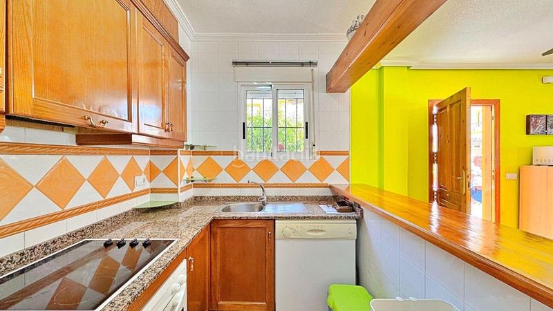 Foto 8b1fac13-2977-48f4-aef9-c95b7c495d6c. Dúplex encantadora casa adosada de dos dormitorios con piscina comunitaria cerca del mar en Orihuela