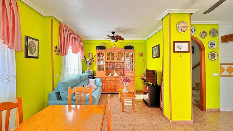 Foto cb20e7e0-5c29-4b2d-b707-b6f6737c331f. Dúplex encantadora casa adosada de dos dormitorios con piscina comunitaria cerca del mar en Orihuela
