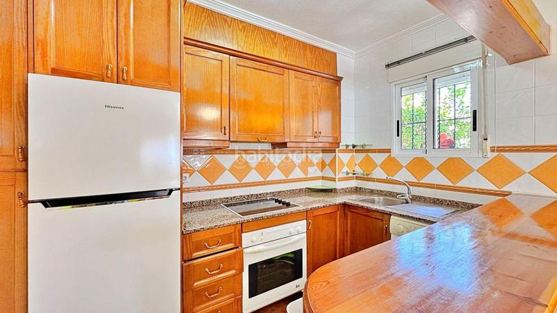 Foto dde9833d-1708-4e18-b309-87586815a111. Dúplex encantadora casa adosada de dos dormitorios con piscina comunitaria cerca del mar en Orihuela