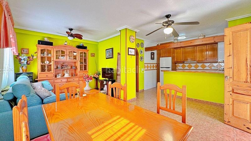 Foto f4df0a2d-7c3a-470a-9e4c-40386fa2b704. Dúplex encantadora casa adosada de dos dormitorios con piscina comunitaria cerca del mar en Orihuela