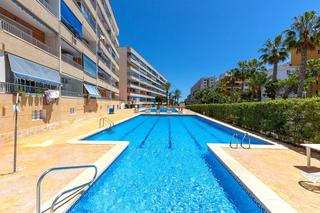 Apartament a Punta Prima. Impresionante apartamento orientado al sur con vista al mar en p