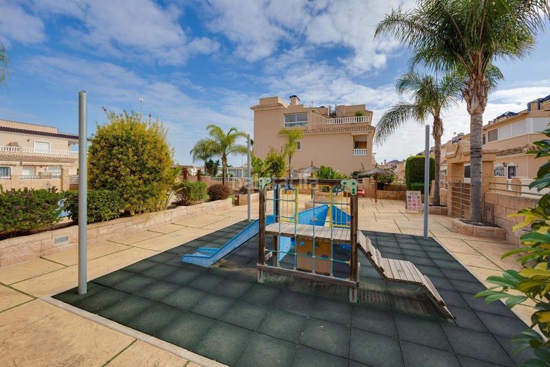 Foto 0dc5ea73-ee4c-4f9d-b0a5-ec61c8c6902f. Piano terra con parcheggio piscina in Playa Flamenca Orihuela