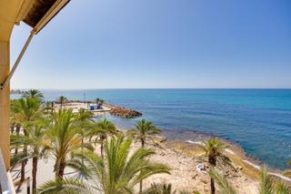 Attique à Las Piscinas Naturales. Impresionante apartamento frente al mar en torrevieja