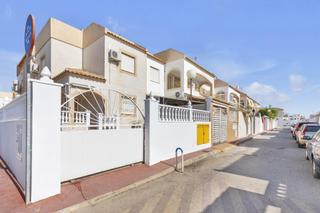 Casa a Zona Carrefour - Urbanizaciones. Bungalow con sol?rium privado y piscina a 10 minutos de la playa