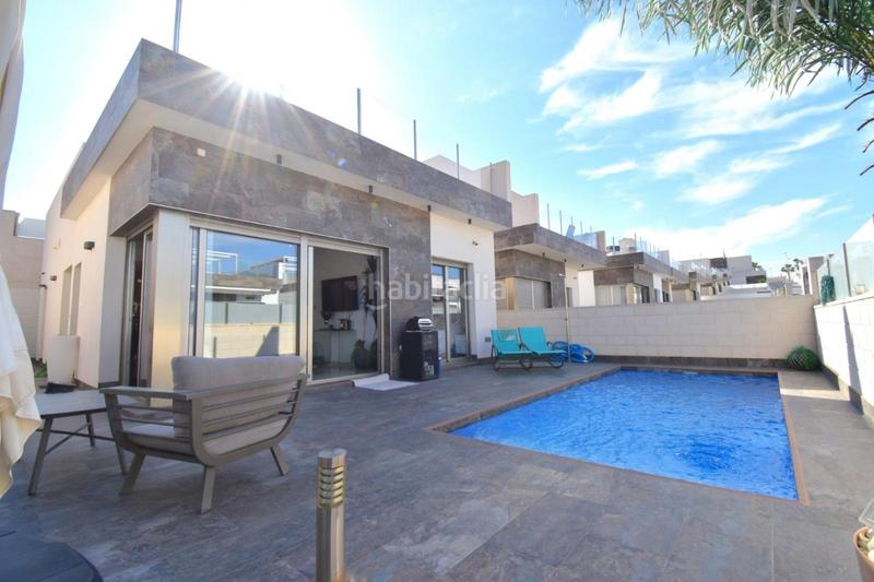 Foto a6356371-d526-4e73-84bc-01092c58eec7. Casa bifamiliare con piscina in Los Almendros Orihuela