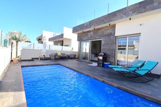 Casa aparellada a Los Almendros. Stunning semidetached house with pool in orihuela costa